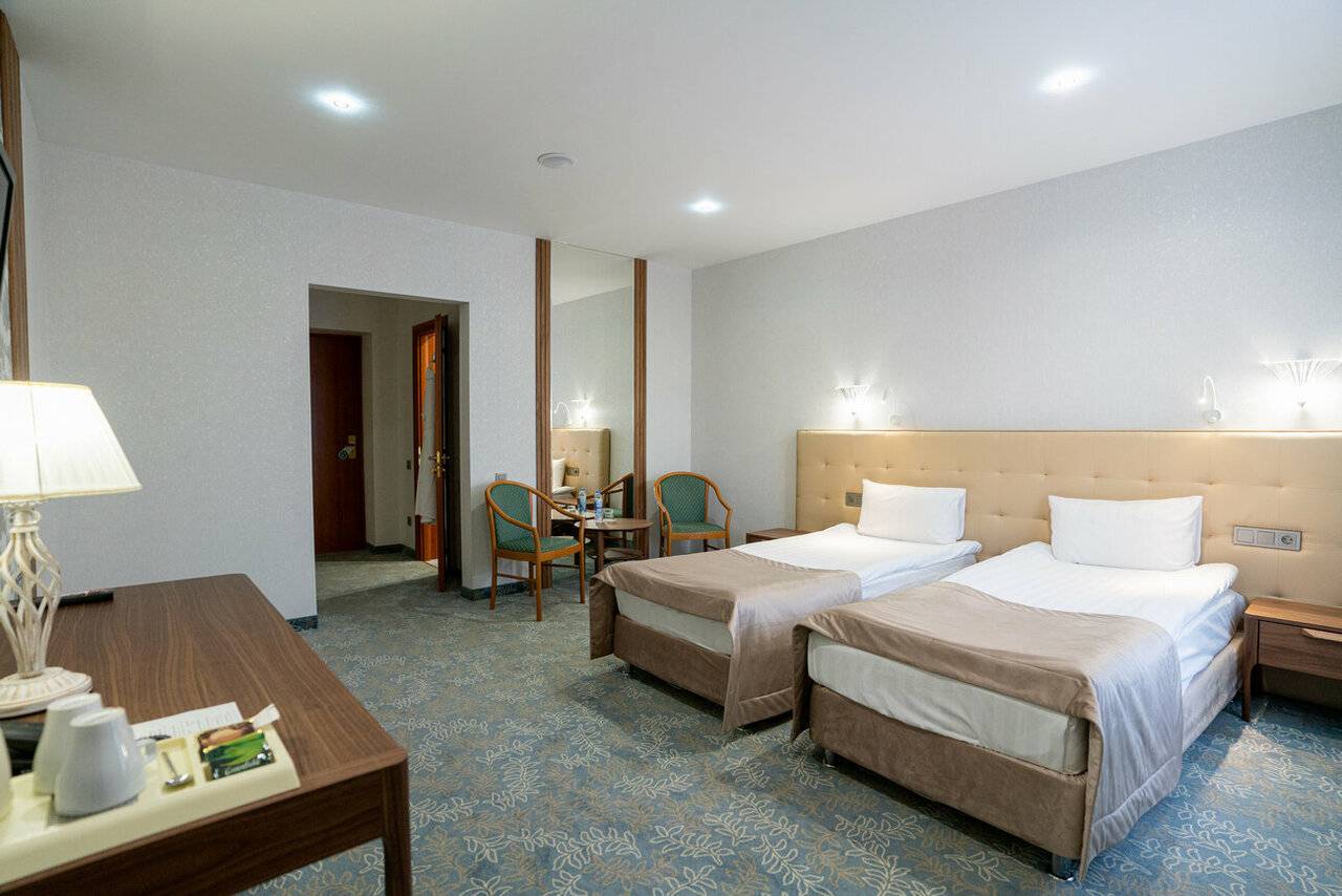 Улучшенный двухместный номер с 2 отдельными кроватями